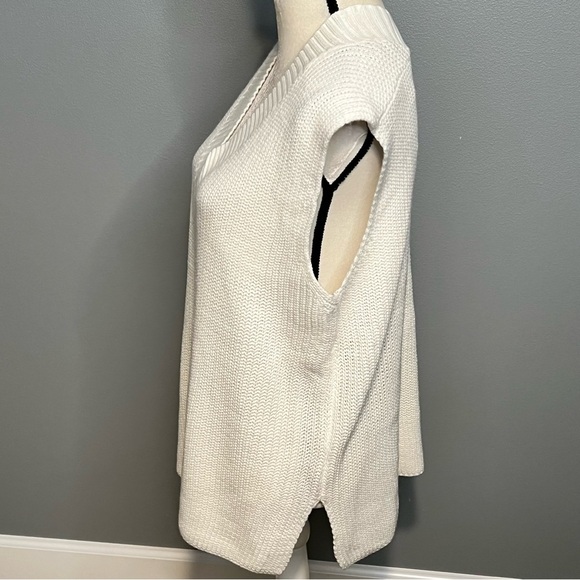 Roolee Cream V-Neck Sweater Vest - Picture 3 of 8